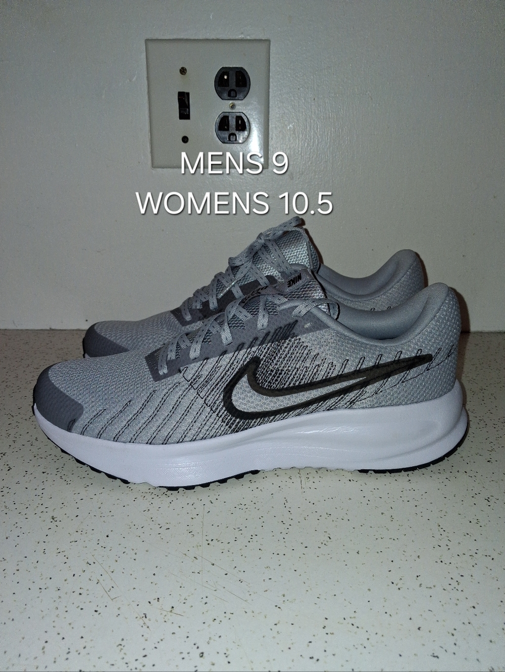 SIZE 9M , 10.5W - NIKE RUN DEFY. PRE-OWNED NO BOX. LIKE NEW CONDITION.